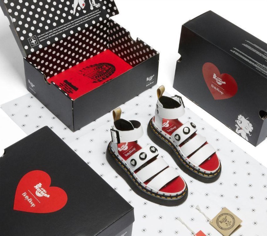 Outlet White Dr.martens Portugal Betty Boop Clarissa Ii Quad Sandal Black