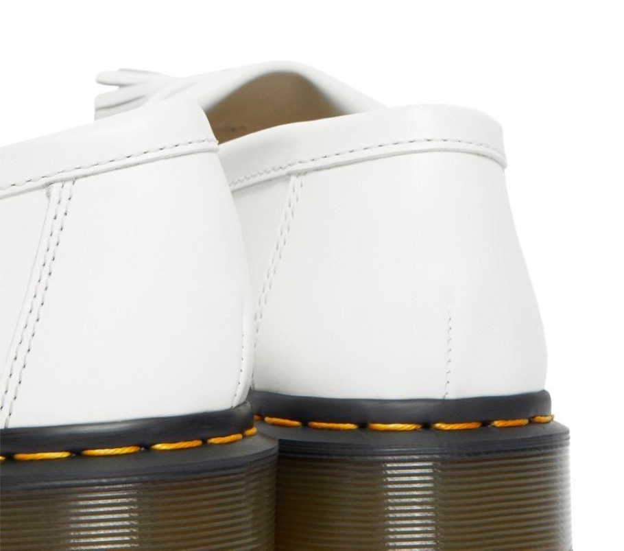 Lisboa Branco Liso Dr.martens Portugal Adrian Tassel Mocassim Preto