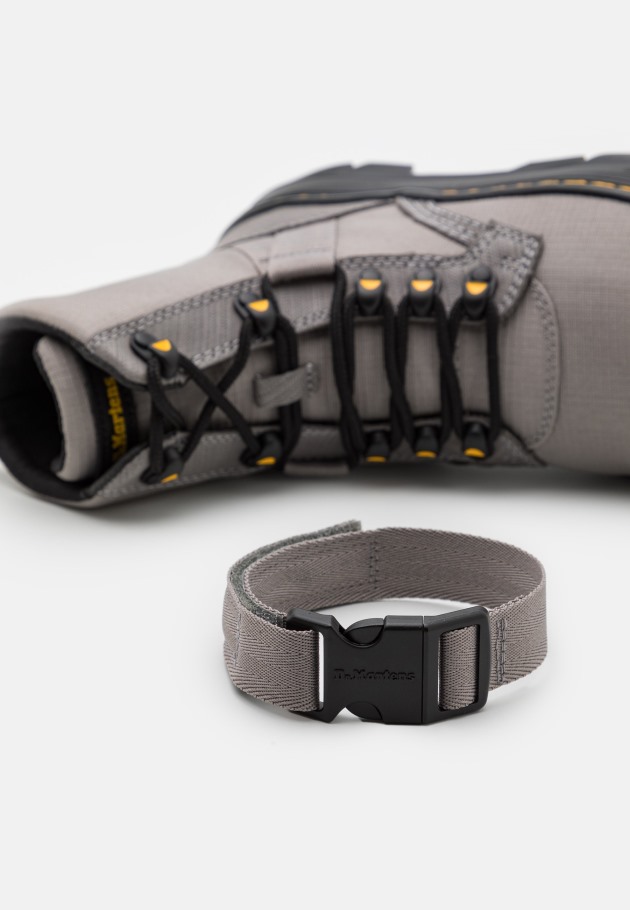 Cinzenta Outlet Dr.martens Portugal Pentes Tech Botins Unissex Com Atacadores Cinzento Zinco