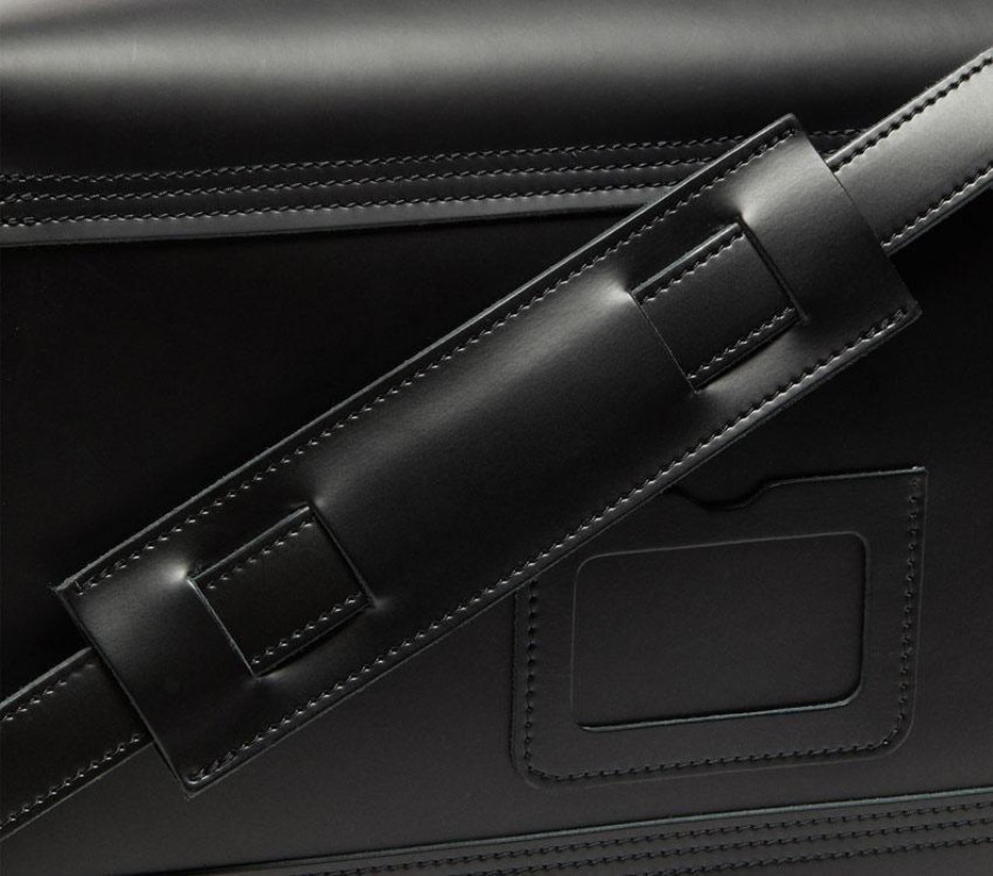 Bolsa Mensageiro Com Caixa De Saída Preta Dr.martens Portugal Black